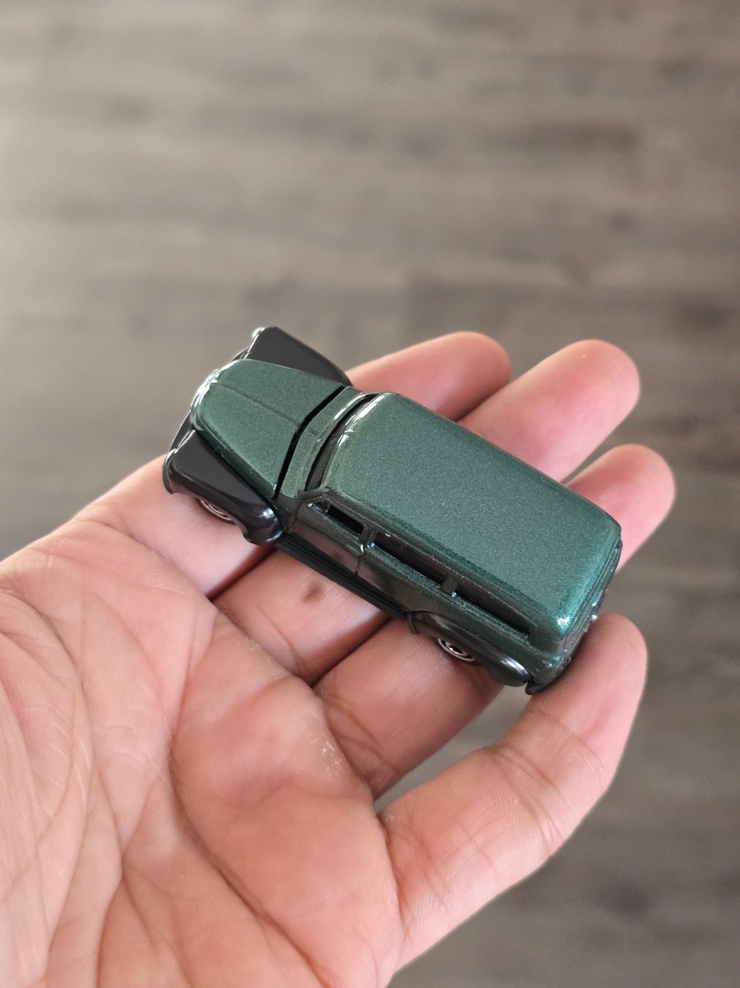 Matchbox 1950 Chevy Suburban - Moving Parts (Uncarded - New) - Kinder Logs