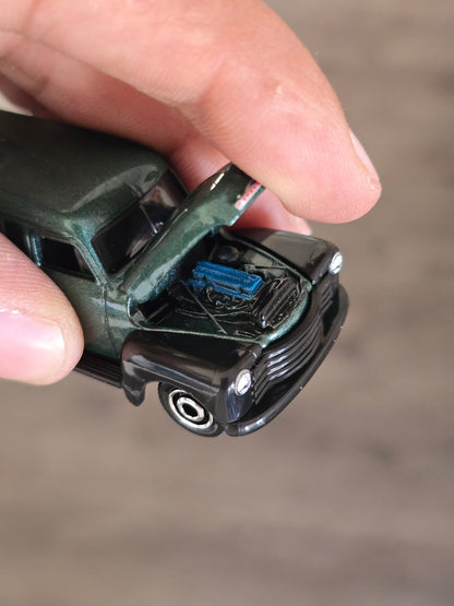 Matchbox 1950 Chevy Suburban - Moving Parts (Uncarded - New) - Kinder Logs