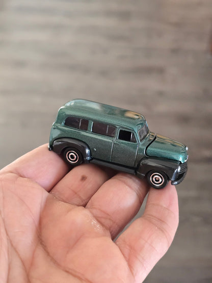 Matchbox 1950 Chevy Suburban - Moving Parts (Uncarded - New) - Kinder Logs