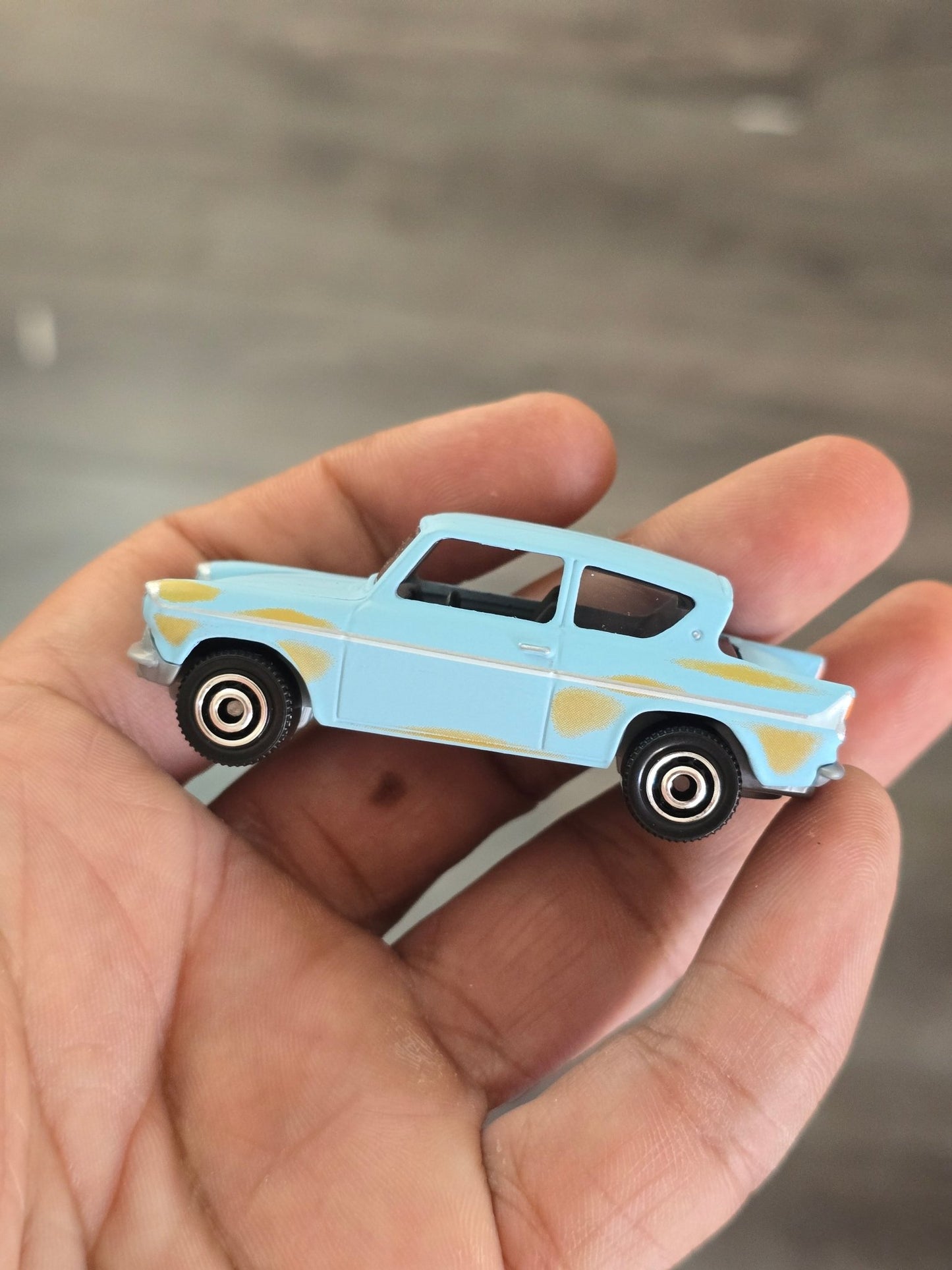 Matchbox 1962 Ford Anglia Harry Potter Edition (Uncarded - New) - Kinder Logs