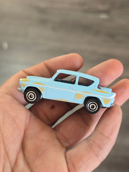 Matchbox 1962 Ford Anglia Harry Potter Edition (Uncarded - New) - Kinder Logs
