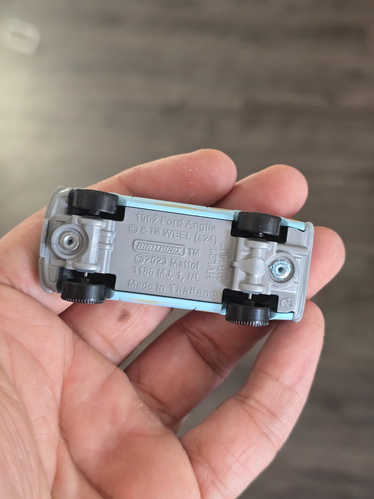 Matchbox 1962 Ford Anglia Harry Potter Edition (Uncarded - New) - Kinder Logs