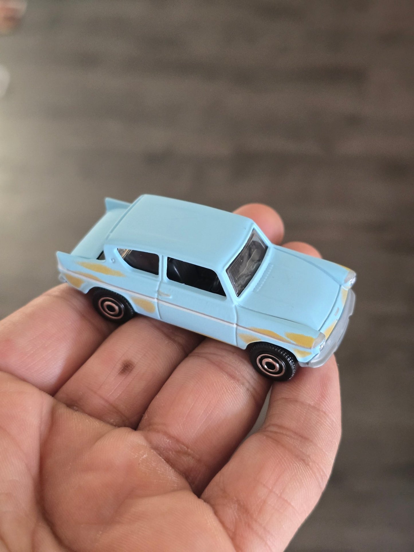 Matchbox 1962 Ford Anglia Harry Potter Edition (Uncarded - New) - Kinder Logs