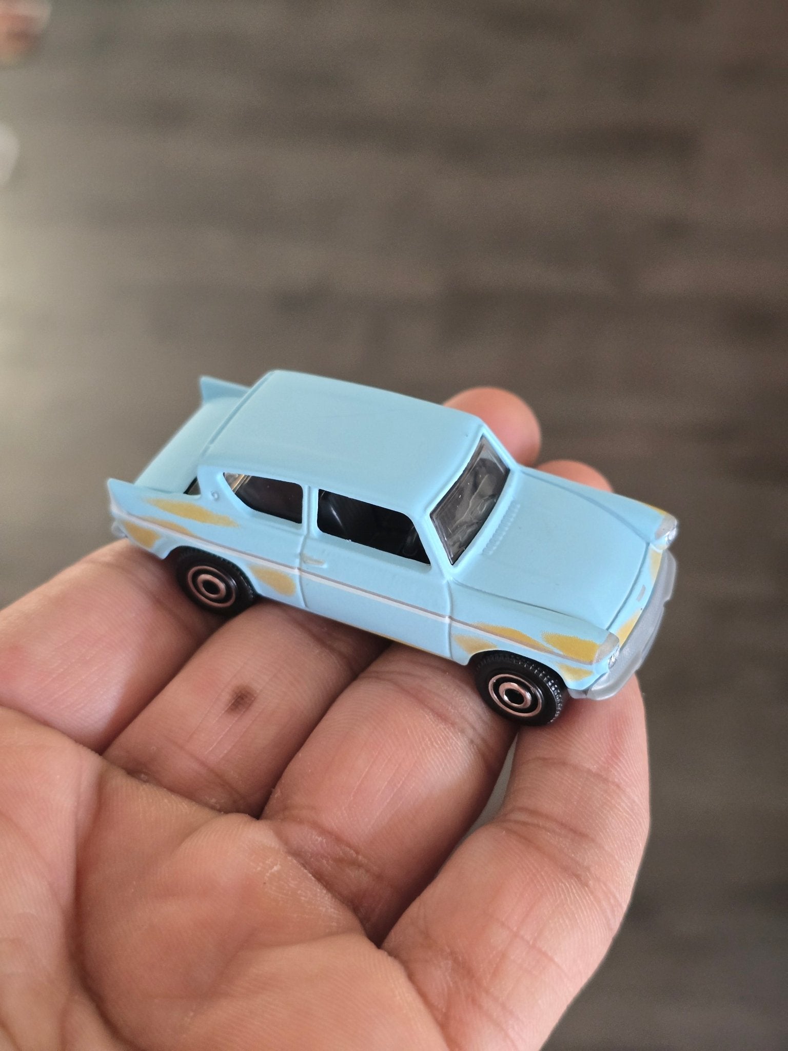 Matchbox 1962 Ford Anglia Harry Potter Edition (Uncarded - New) - Kinder Logs
