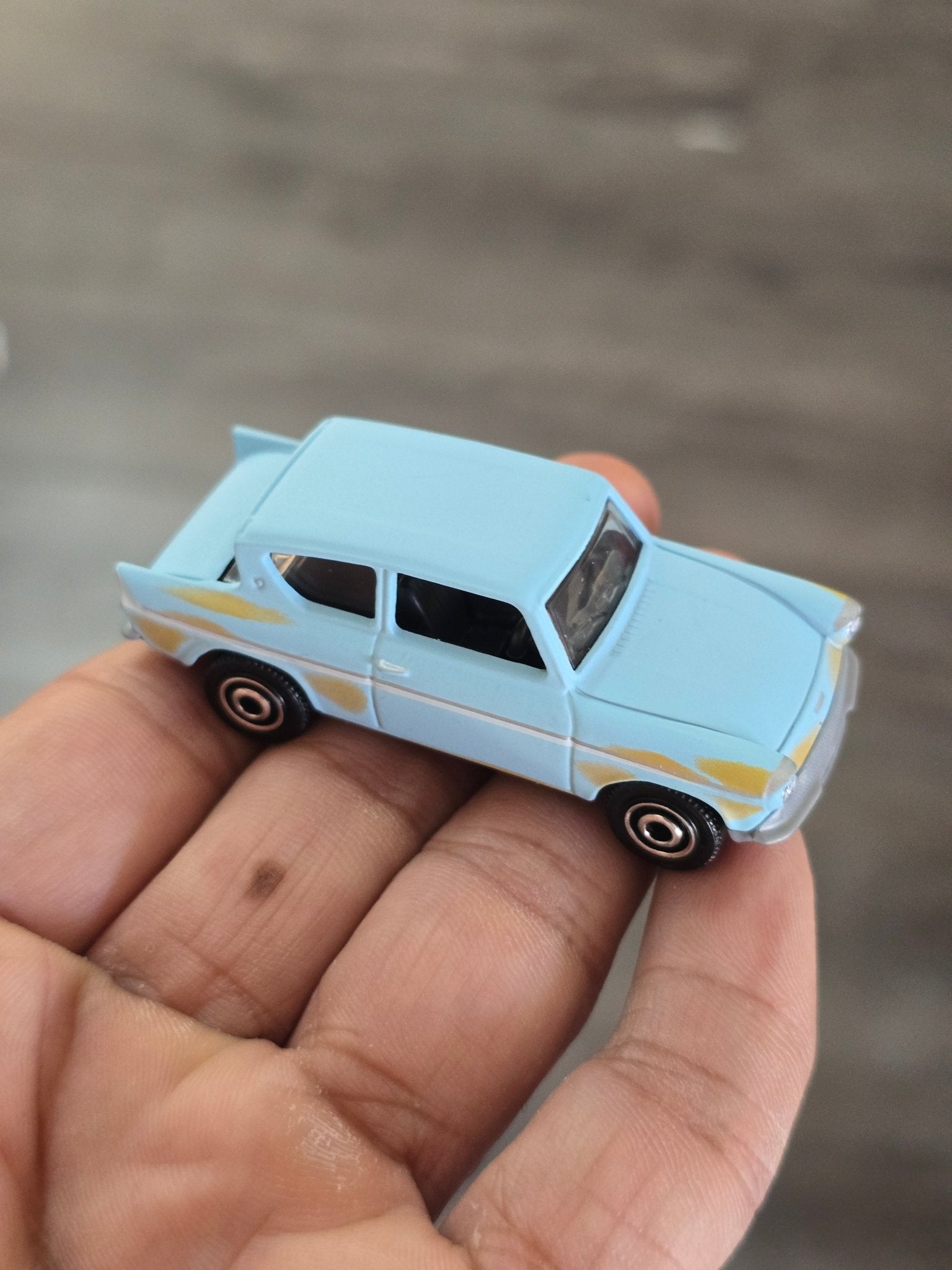 Matchbox 1962 Ford Anglia Harry Potter Edition (Uncarded - New) - Kinder Logs