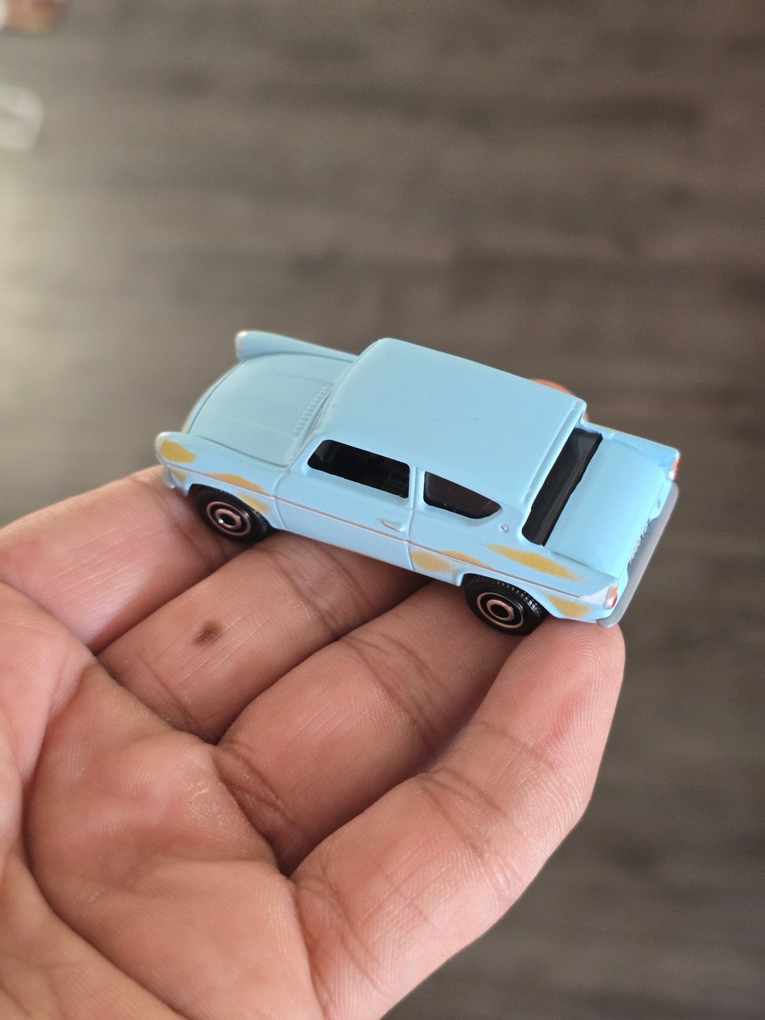 Matchbox 1962 Ford Anglia Harry Potter Edition (Uncarded - New) - Kinder Logs