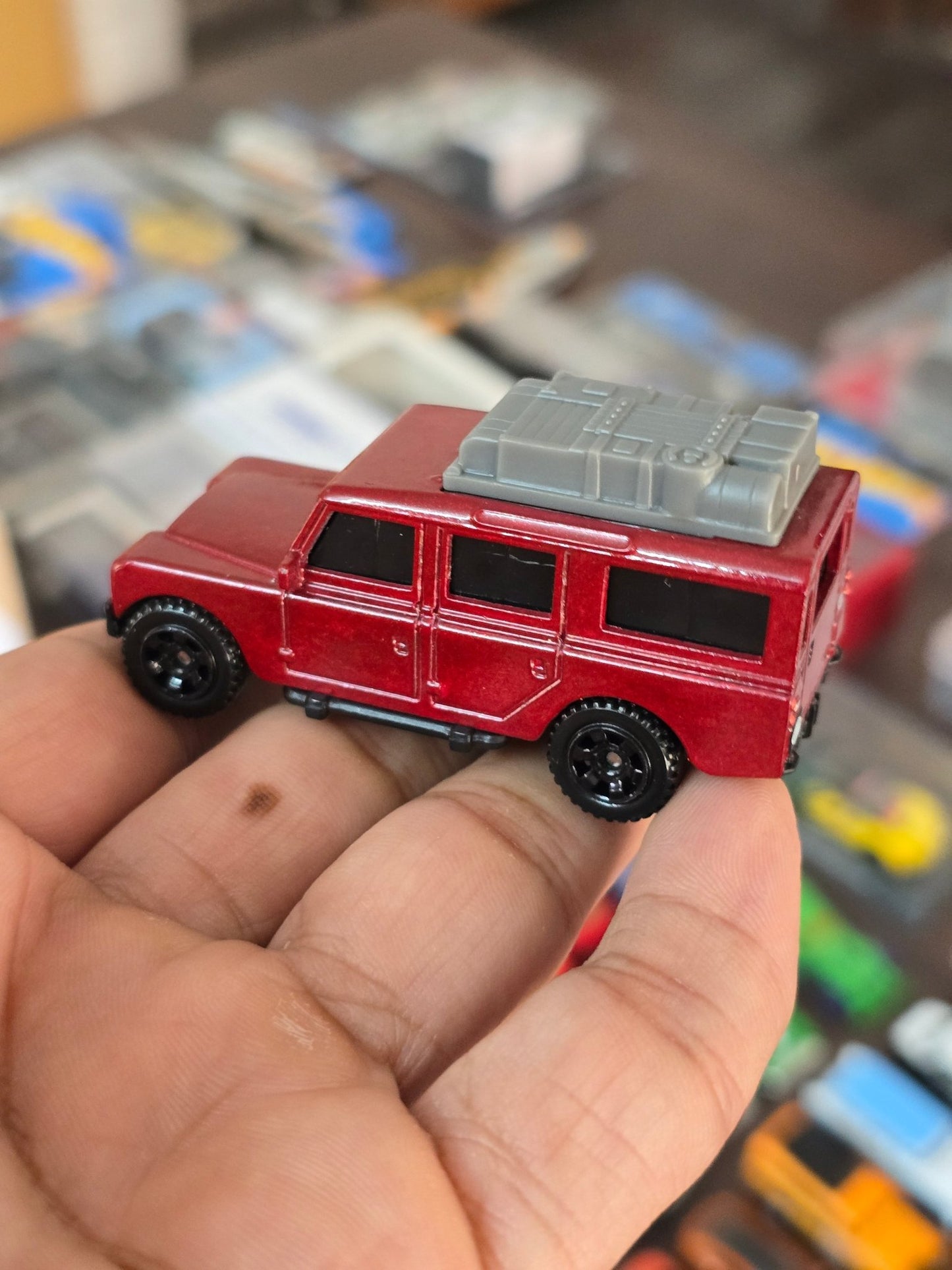 Matchbox 1966 Land Rover Gen II - Red (Uncarded - New) - Kinder Logs