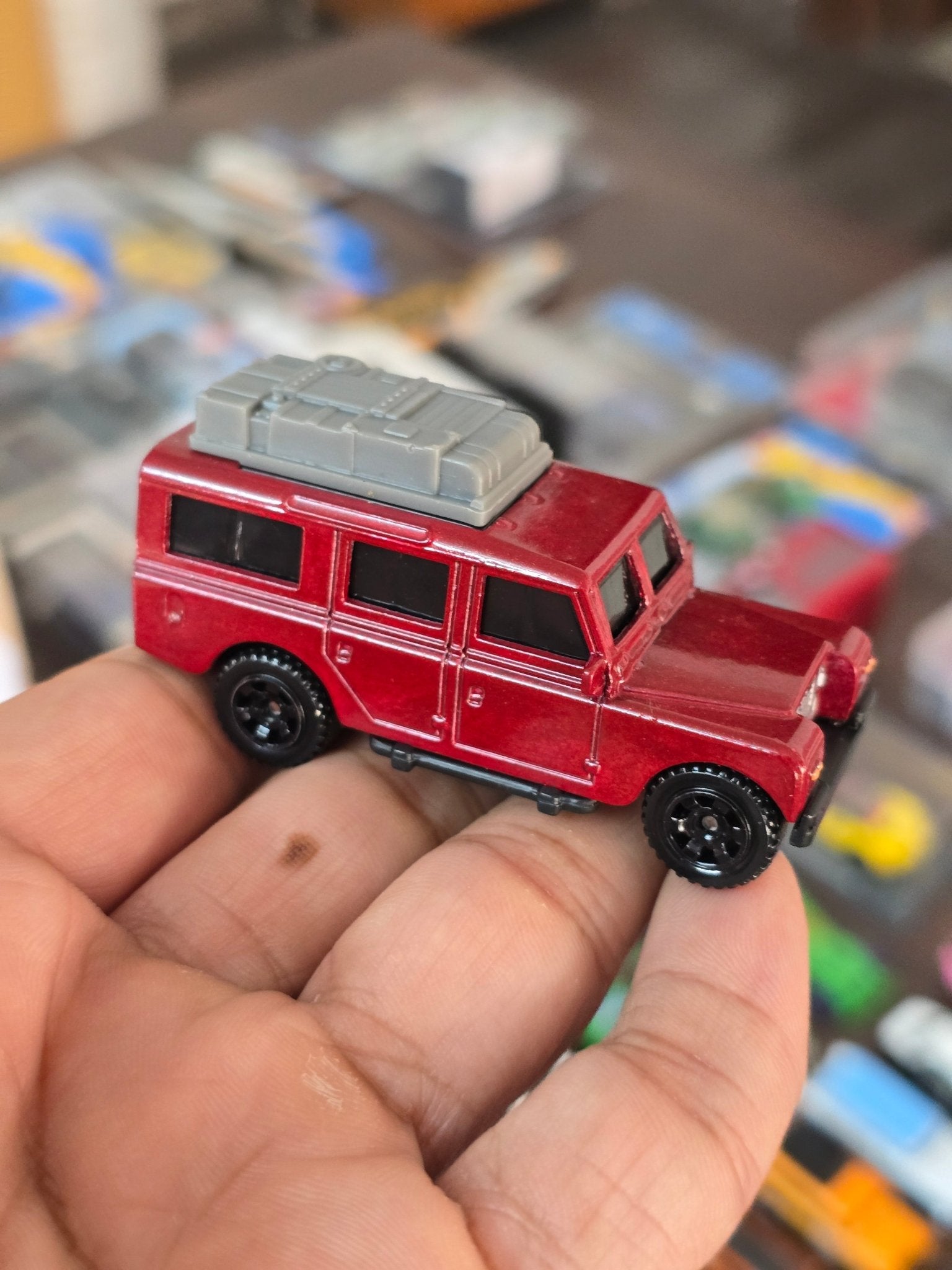 Matchbox 1966 Land Rover Gen II - Red (Uncarded - New) - Kinder Logs