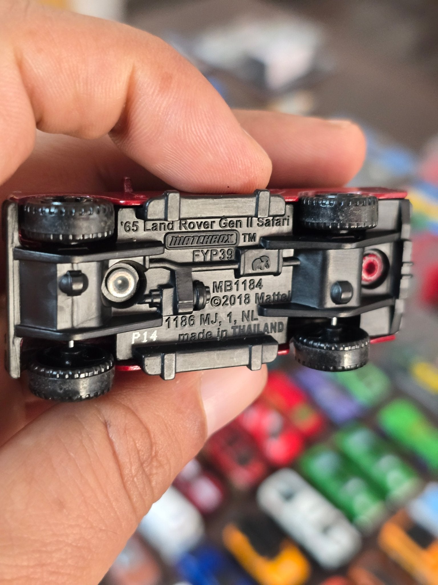 Matchbox 1966 Land Rover Gen II - Red (Uncarded - New) - Kinder Logs