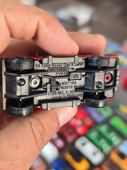 Matchbox 1966 Land Rover Gen II - Red (Uncarded - New) - Kinder Logs