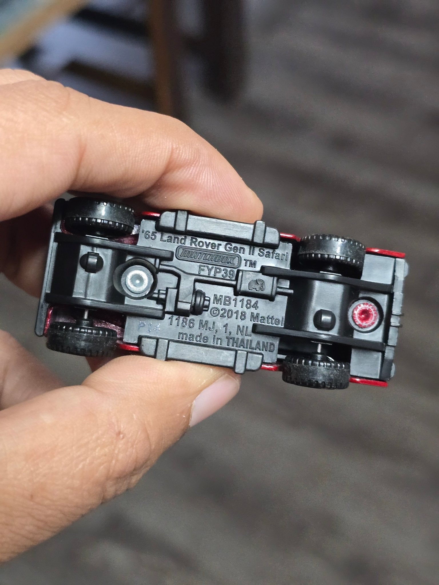 Matchbox 1966 Land Rover Gen II - Red (Uncarded - New) - Kinder Logs