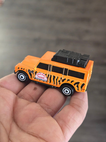 Matchbox 1966 Land Rover Gen II Safari Park (Uncarded - New) - Kinder Logs