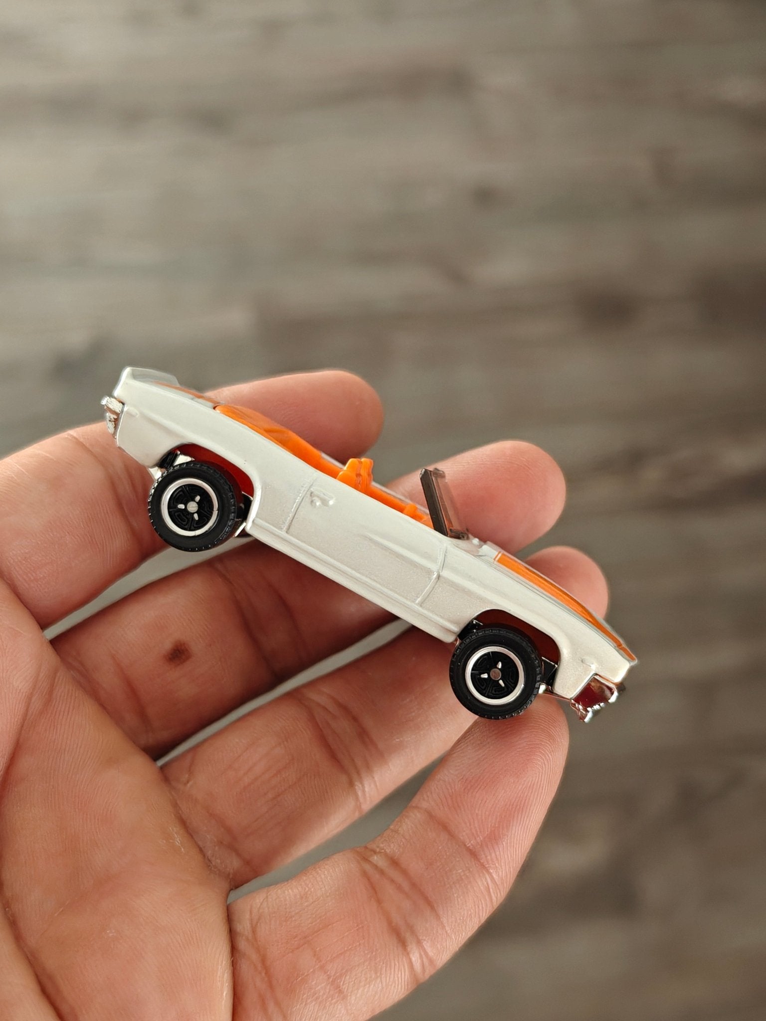 Matchbox 1969 Camaro SS 396 - White (Uncarded - New) - Kinder Logs