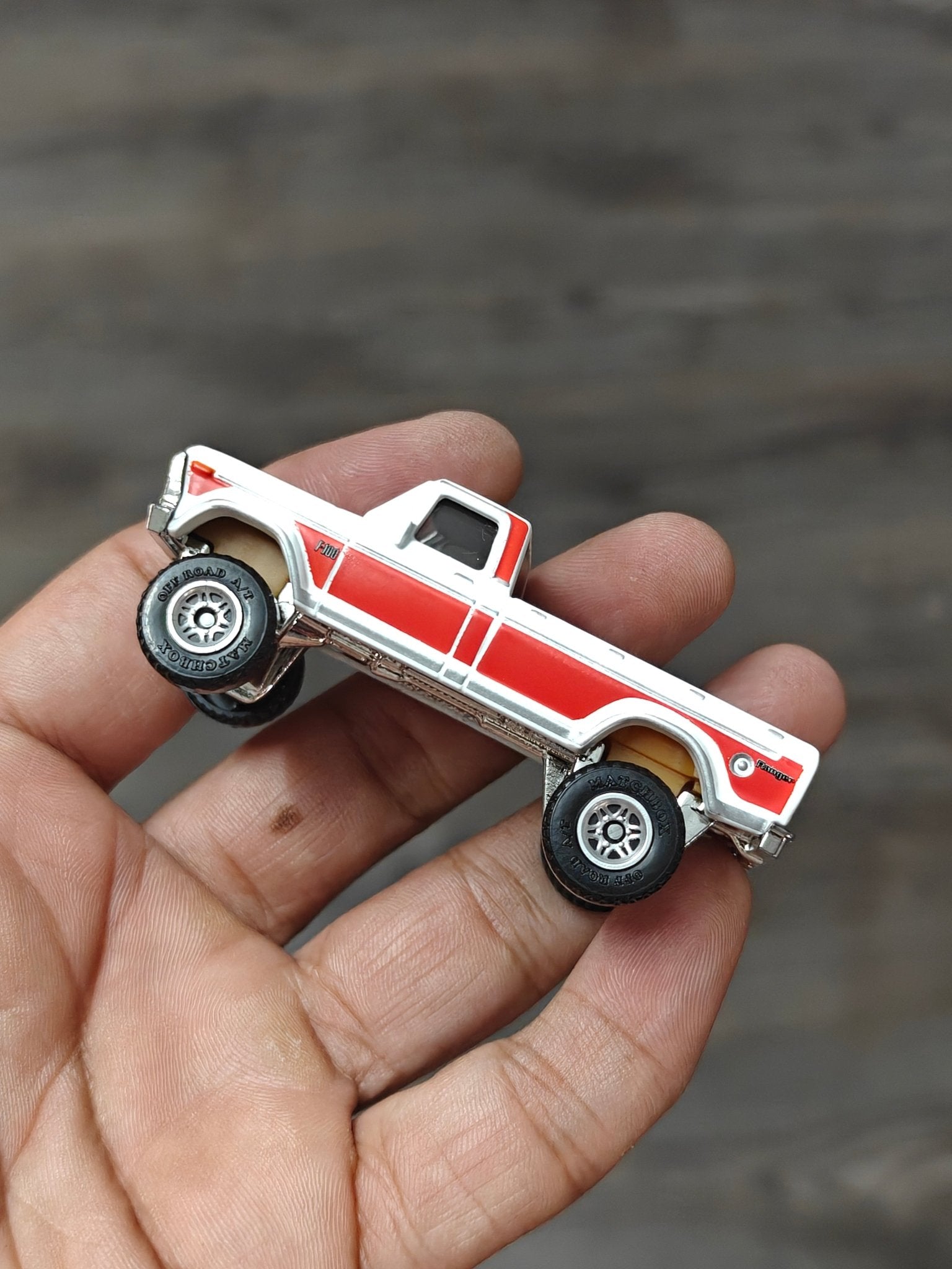 Matchbox 1974 Ford F - 100 Ranger - White (Uncarded - New) - Kinder Logs