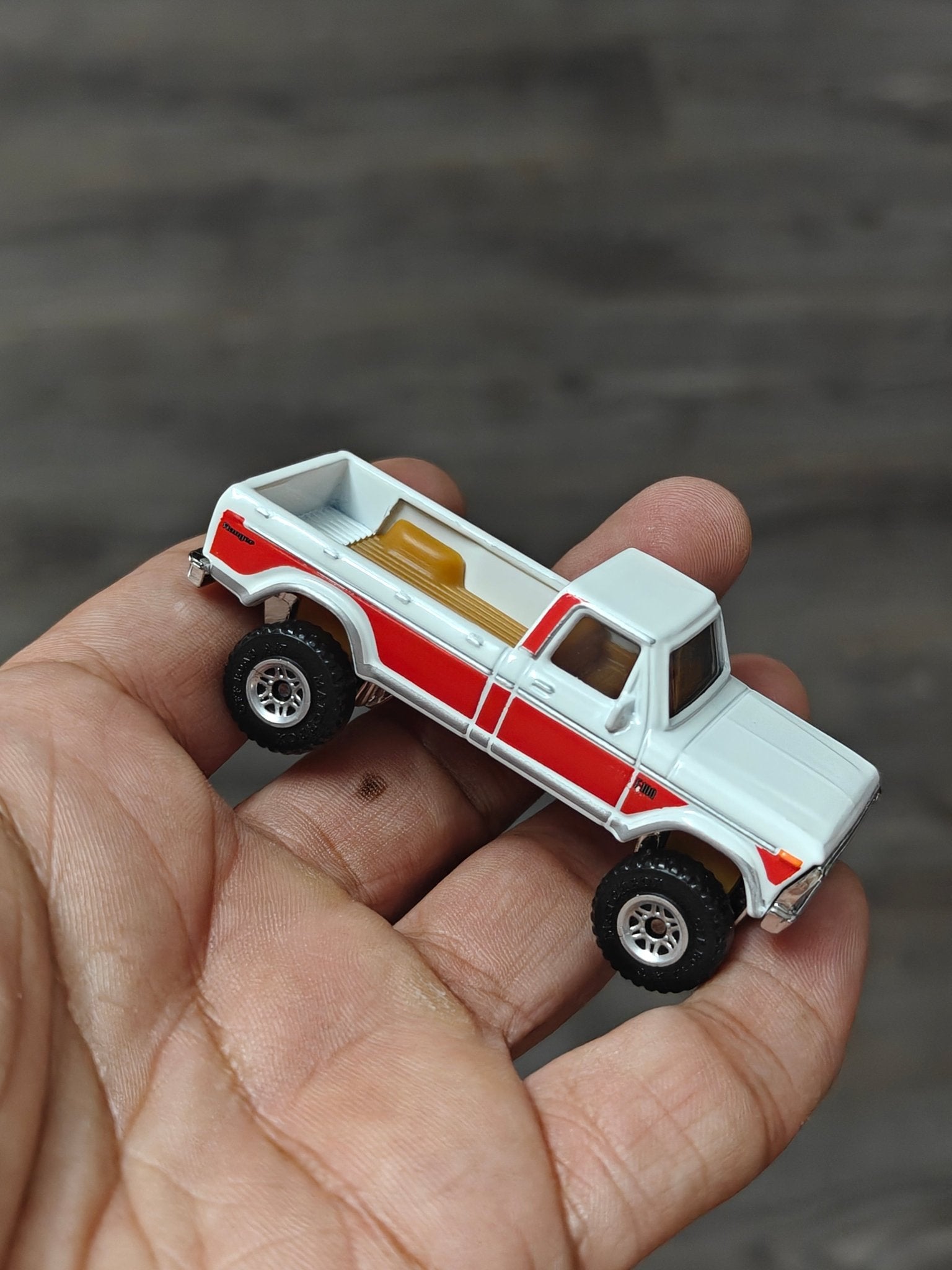 Matchbox 1974 Ford F - 100 Ranger - White (Uncarded - New) - Kinder Logs