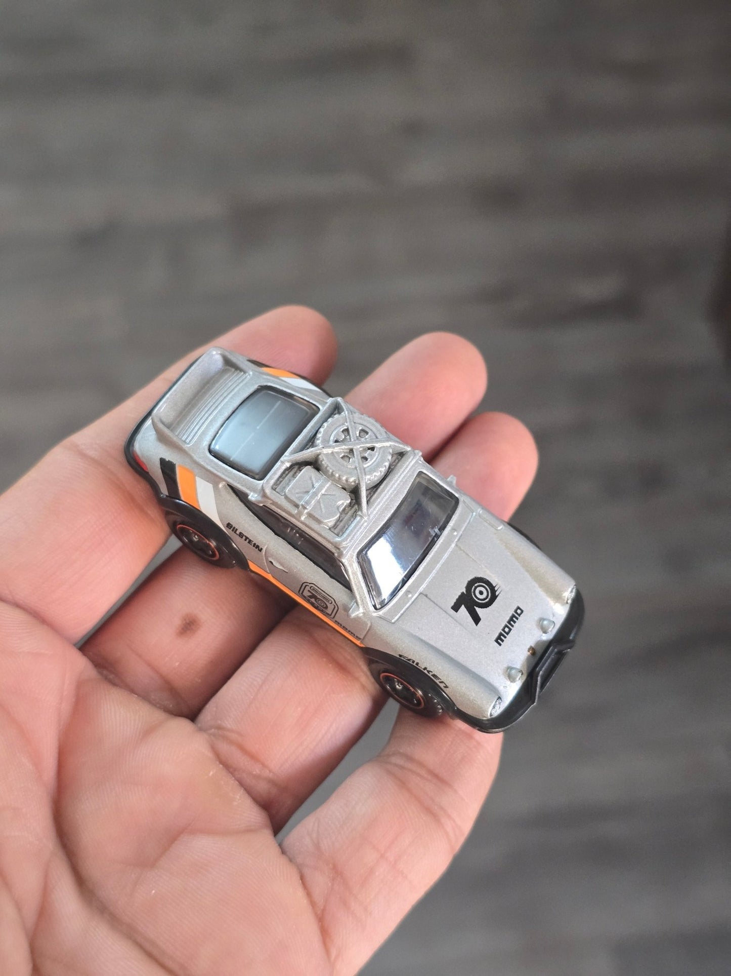 Matchbox 1985 Porsche 911 Rally 70 Years Edition (Uncarded - New) - Kinder Logs