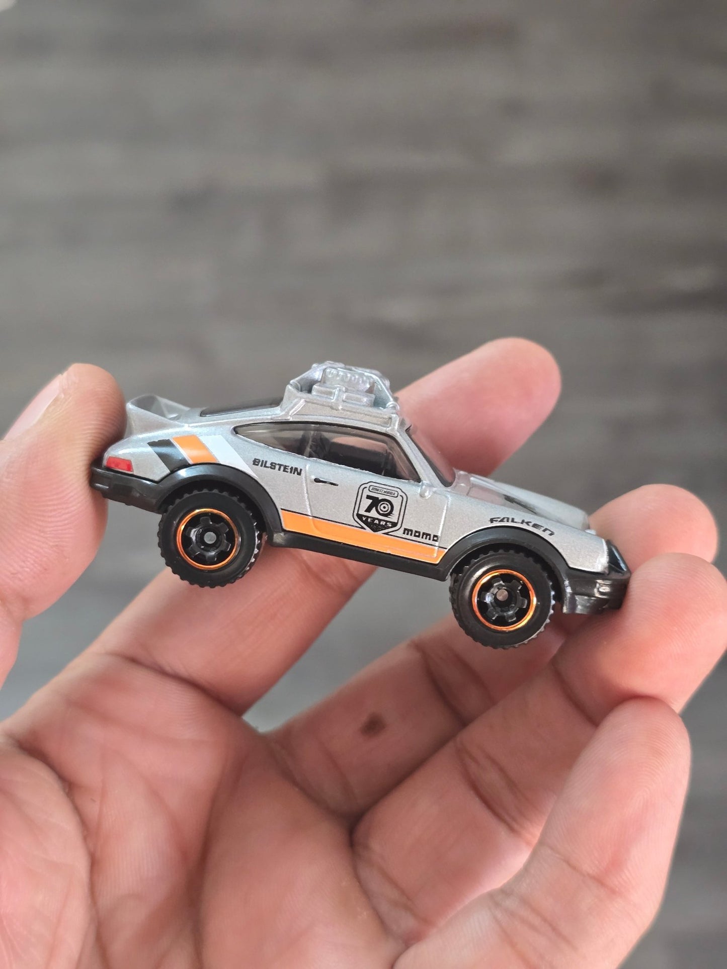 Matchbox 1985 Porsche 911 Rally 70 Years Edition (Uncarded - New) - Kinder Logs