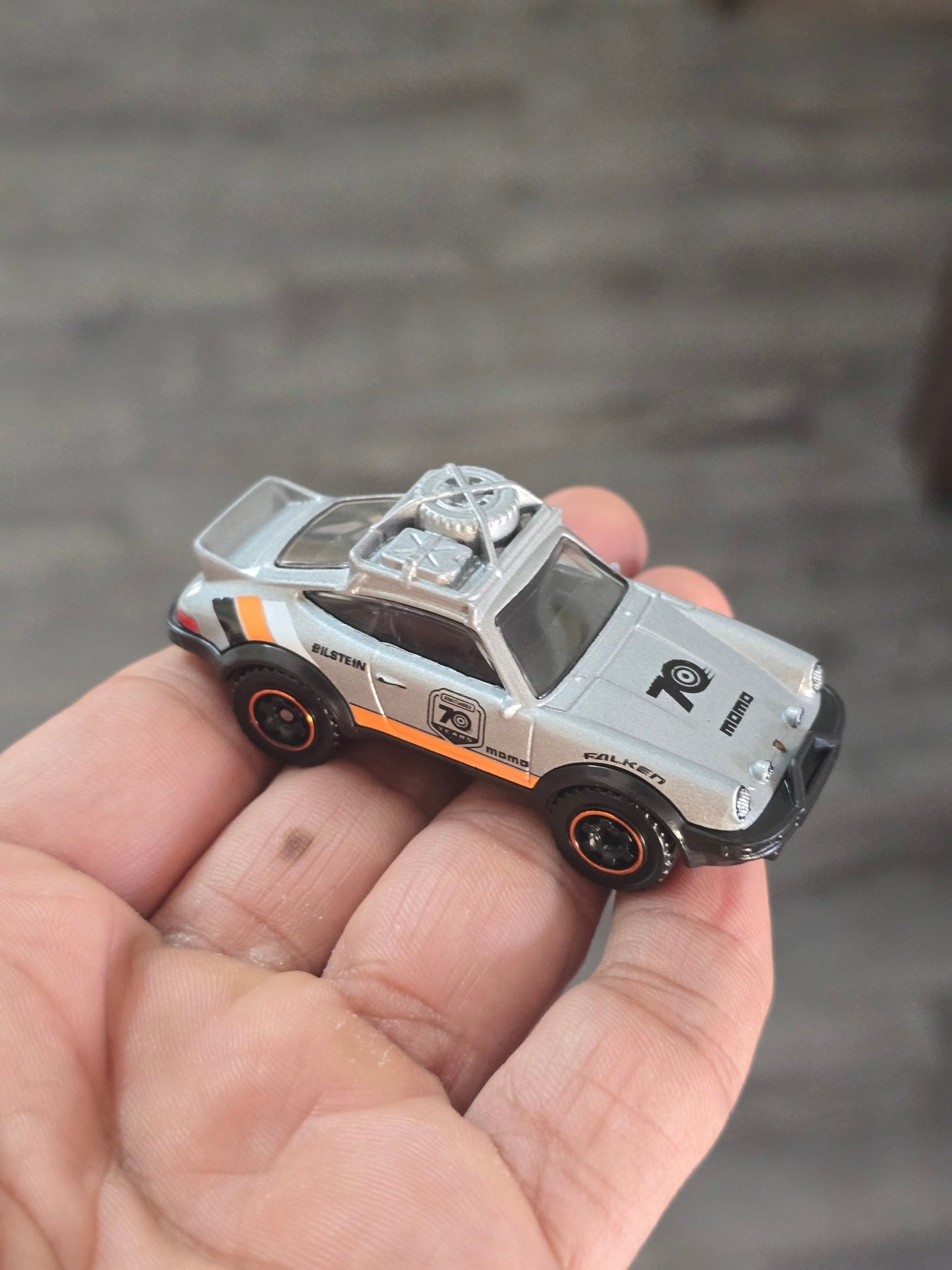 Matchbox 1985 Porsche 911 Rally 70 Years Edition (Uncarded - New) - Kinder Logs