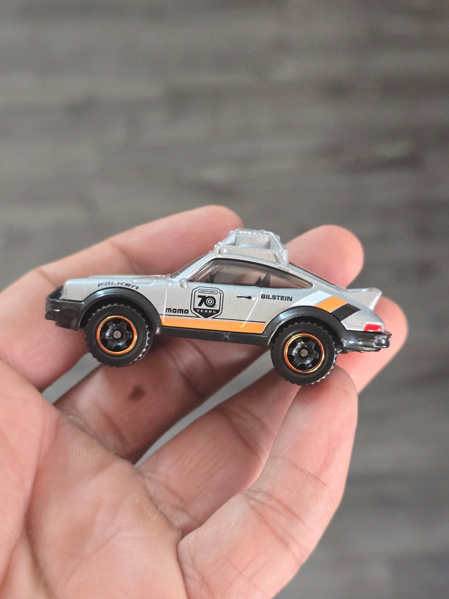 Matchbox 1985 Porsche 911 Rally 70 Years Edition (Uncarded - New) - Kinder Logs