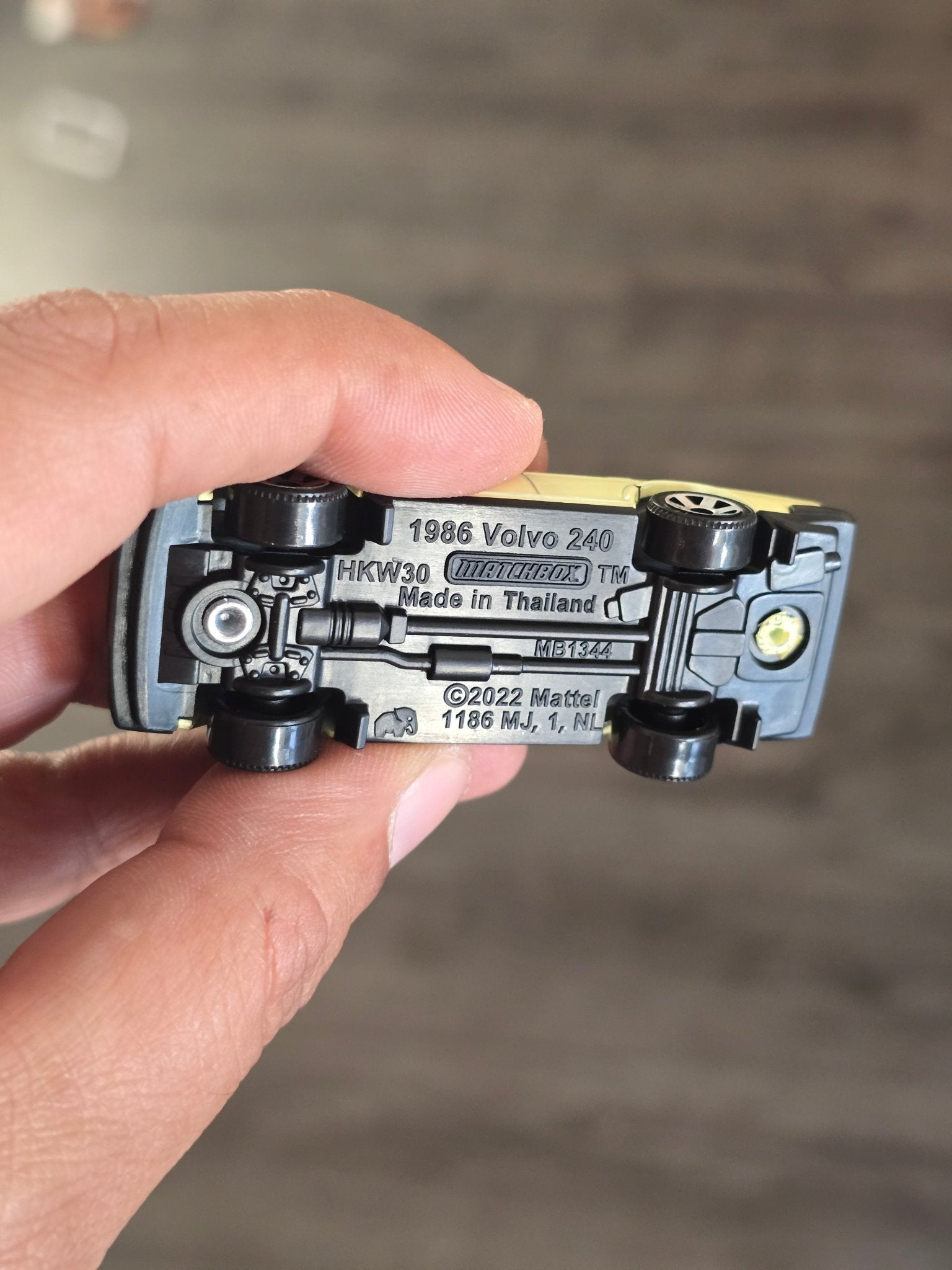 Matchbox 1986 Volvo 240 - Light Yellow (Uncarded - New) - Kinder Logs