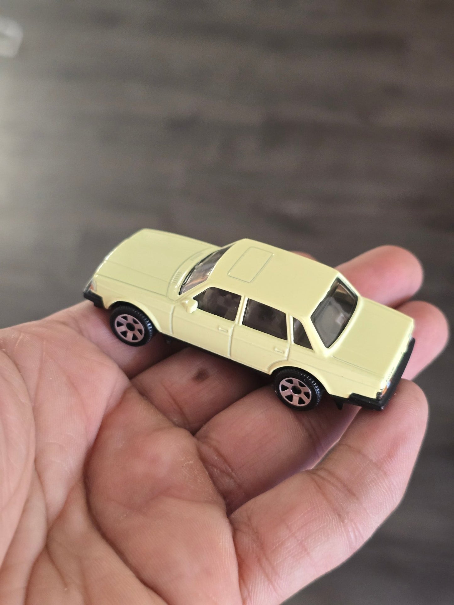 Matchbox 1986 Volvo 240 - Light Yellow (Uncarded - New) - Kinder Logs