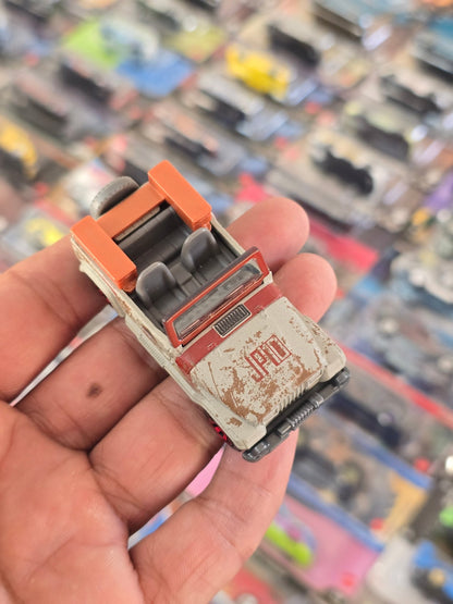 Matchbox 1993 Jeep Wrangler #10 - Jurassic World (Uncarded) - Kinder Logs