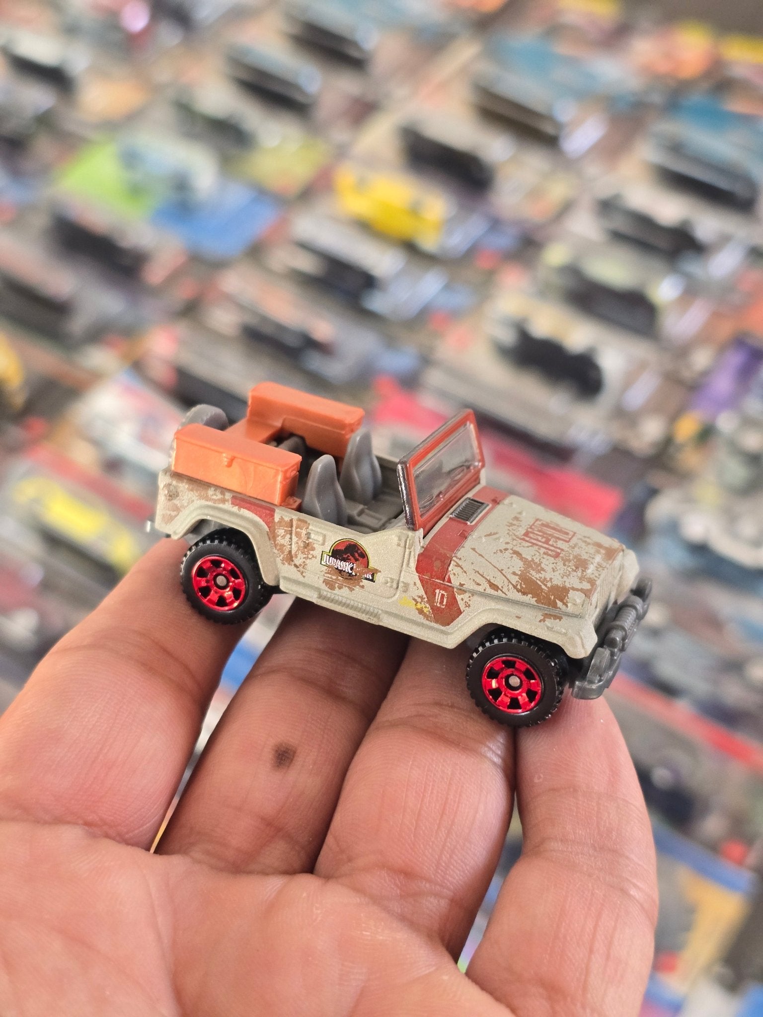 Matchbox 1993 Jeep Wrangler #10 - Jurassic World (Uncarded) - Kinder Logs