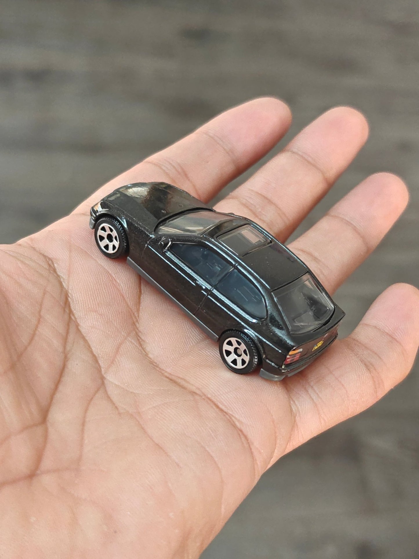 Matchbox 1995 BMW 318 Ti - Black (Uncarded - New) - Kinder Logs