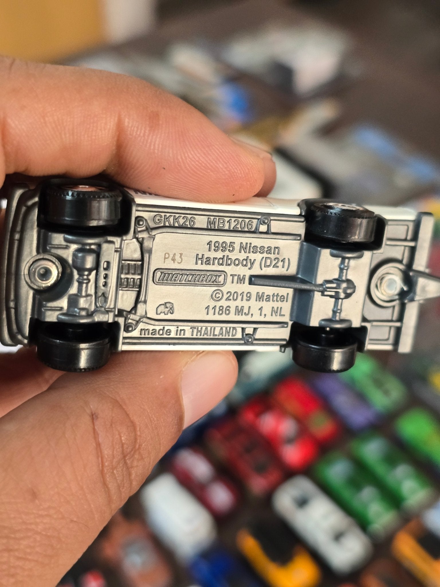 Matchbox 1995 Nissan Hardbody (D21) - White (Uncarded - New) - Kinder Logs