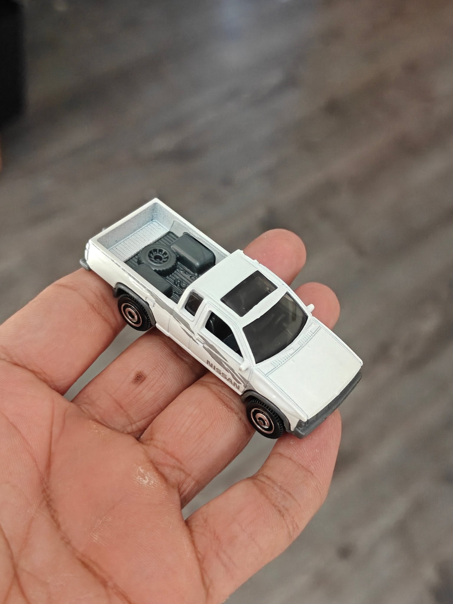 Matchbox 1995 Nissan Hardbody (D21) - White (Uncarded - New) - Kinder Logs