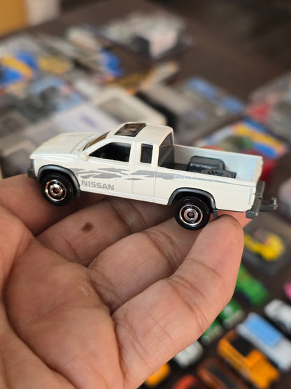 Matchbox 1995 Nissan Hardbody (D21) - White (Uncarded - New) - Kinder Logs