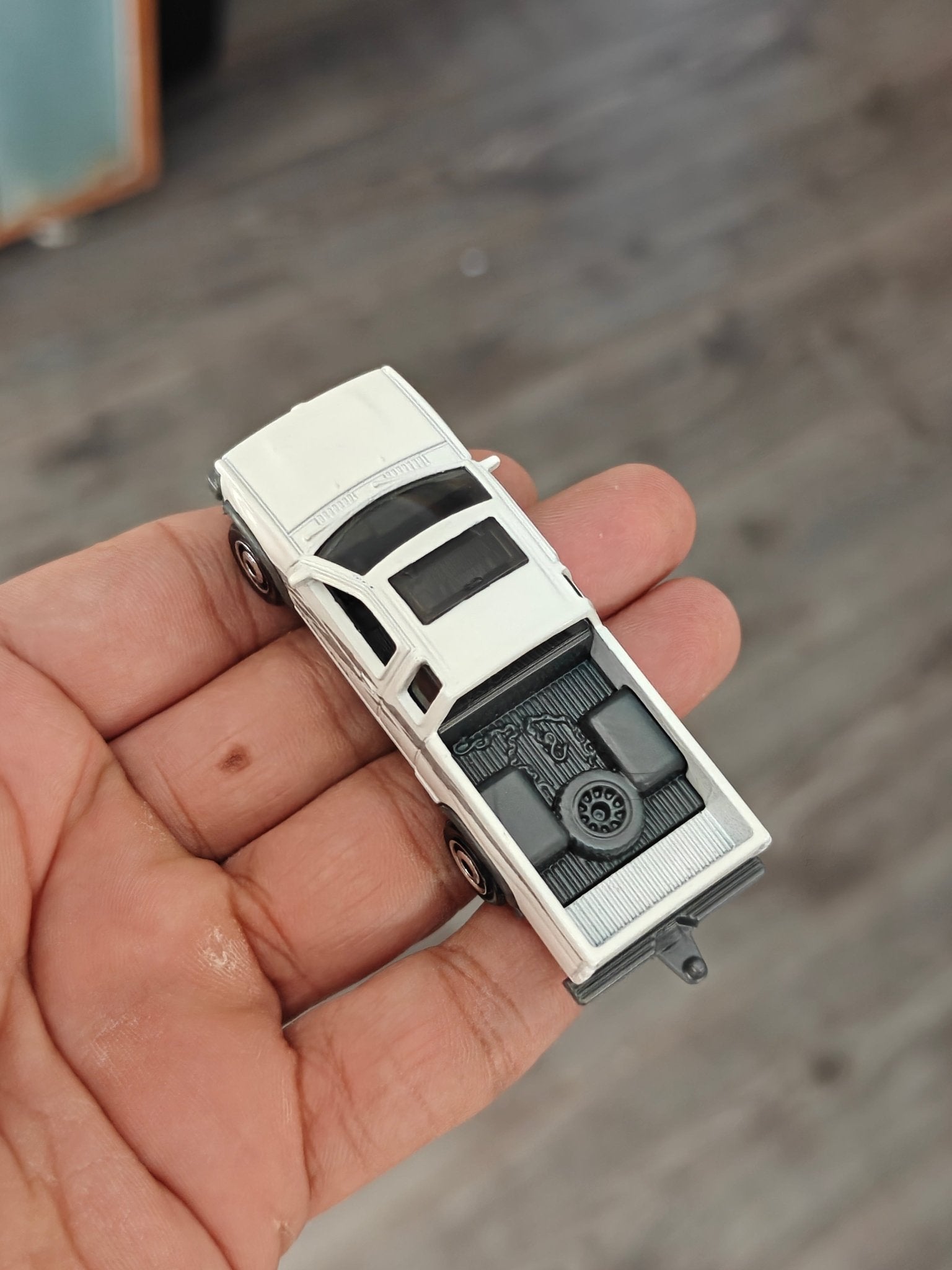 Matchbox 1995 Nissan Hardbody (D21) - White (Uncarded - New) - Kinder Logs