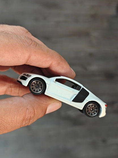 Matchbox 2007 Audi R8 - White (Uncarded - New) - Kinder Logs