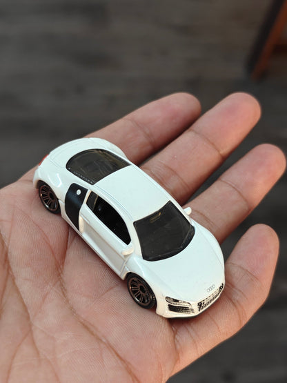 Matchbox 2007 Audi R8 - White (Uncarded - New) - Kinder Logs