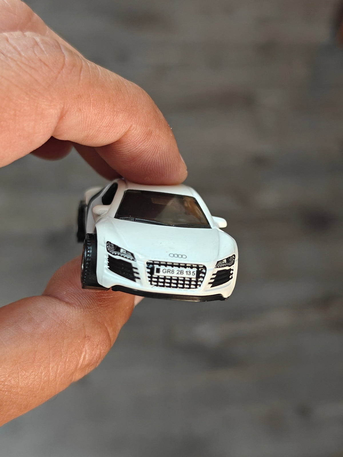Matchbox 2007 Audi R8 - White (Uncarded - New) - Kinder Logs
