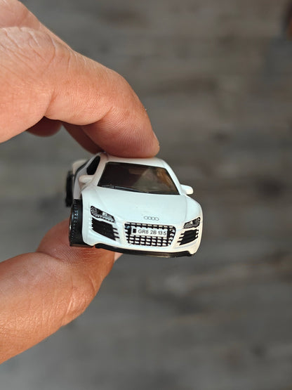 Matchbox 2007 Audi R8 - White (Uncarded - New) - Kinder Logs