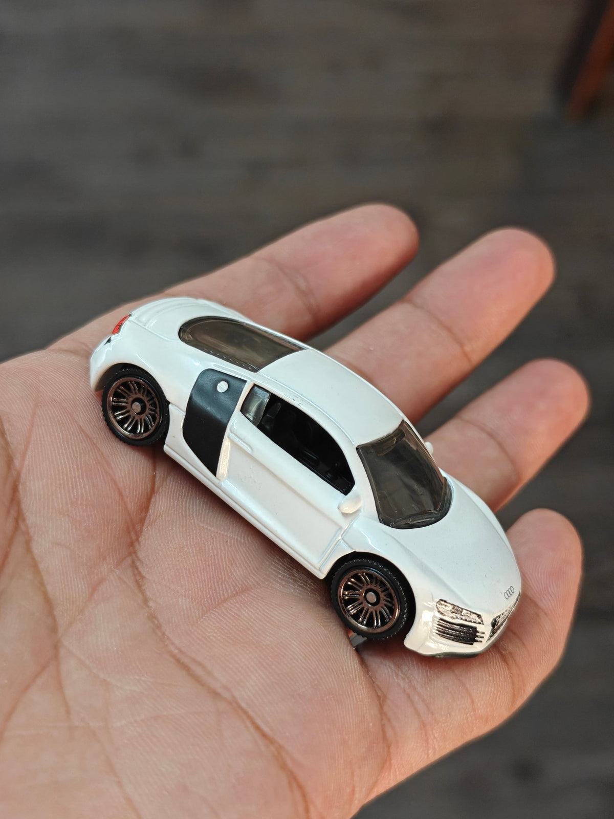 Matchbox 2007 Audi R8 - White (Uncarded - New) - Kinder Logs