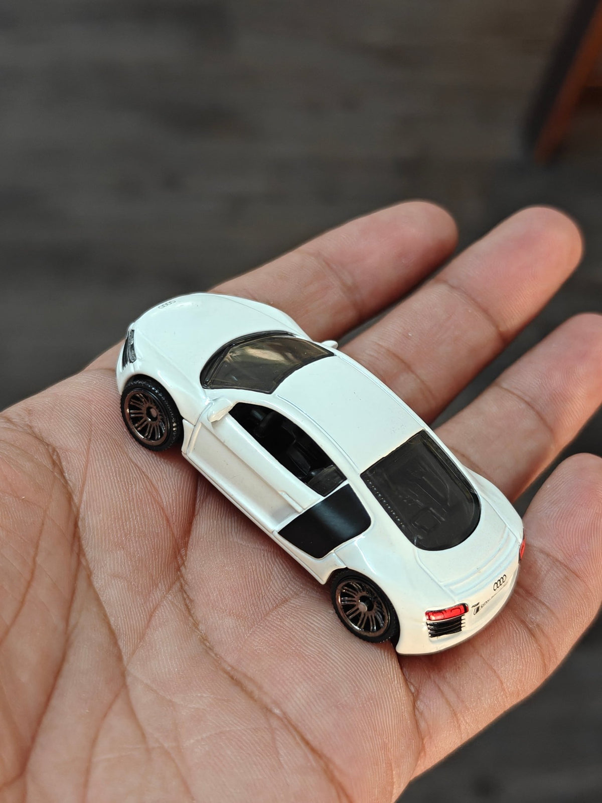 Matchbox 2007 Audi R8 - White (Uncarded - New) - Kinder Logs