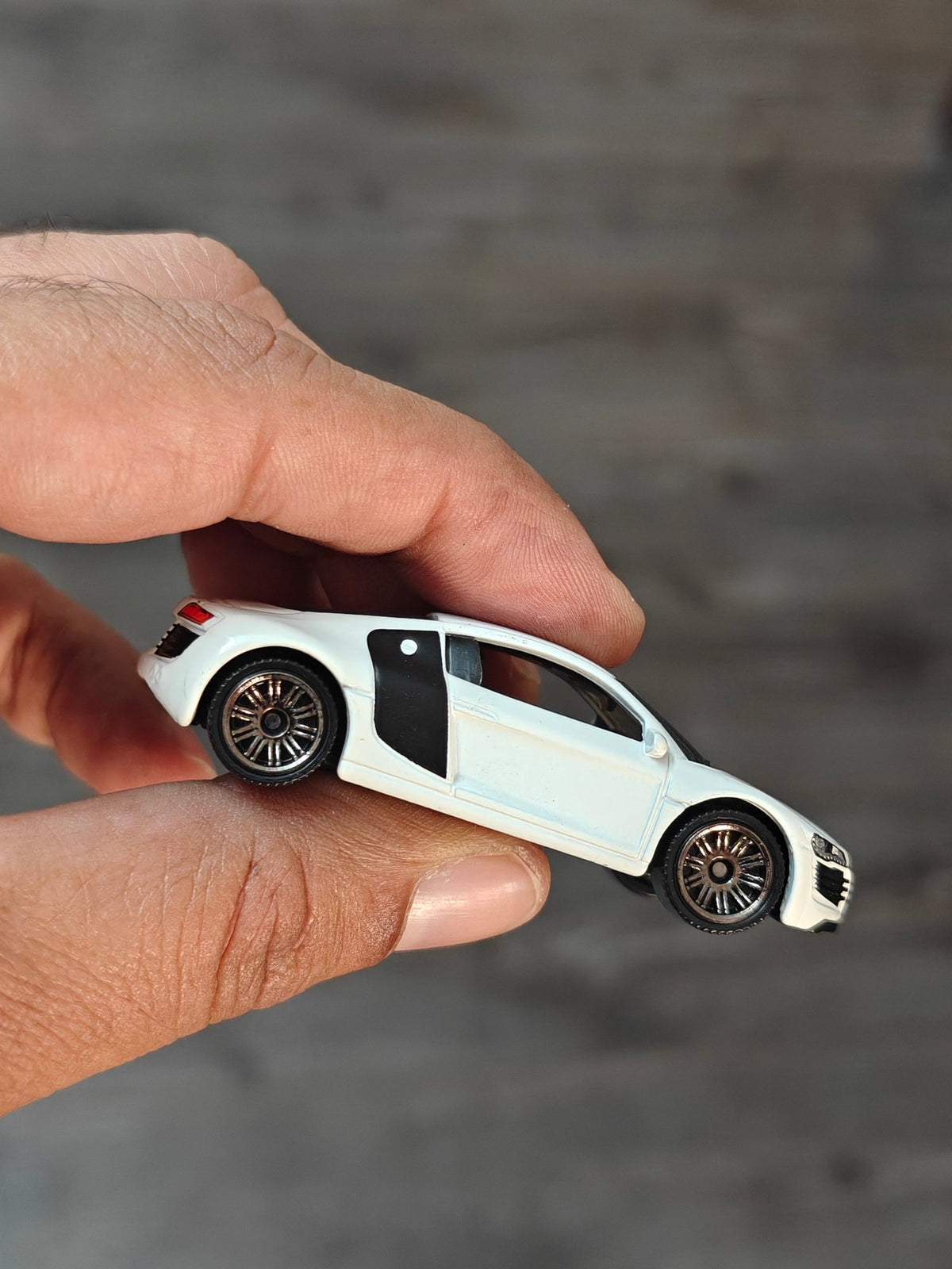Matchbox 2007 Audi R8 - White (Uncarded - New) - Kinder Logs