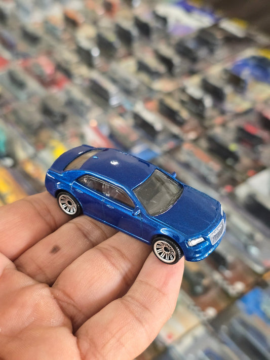 Matchbox 2015 Chrysler 300 Sedan (Uncarded) - Kinder Logs