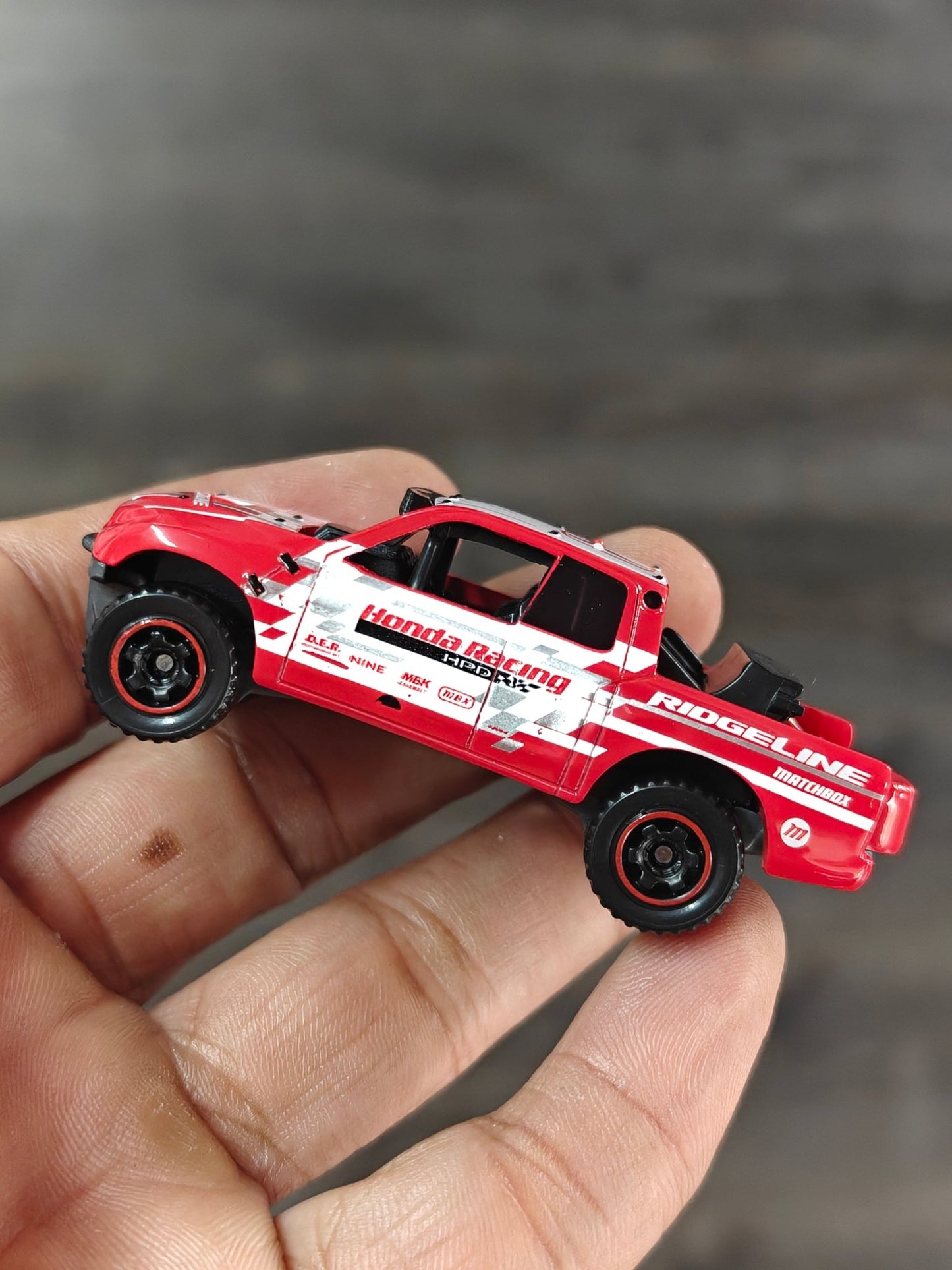 Matchbox 2015 Honda Ridgeline - Red (Uncarded - New) - Kinder Logs