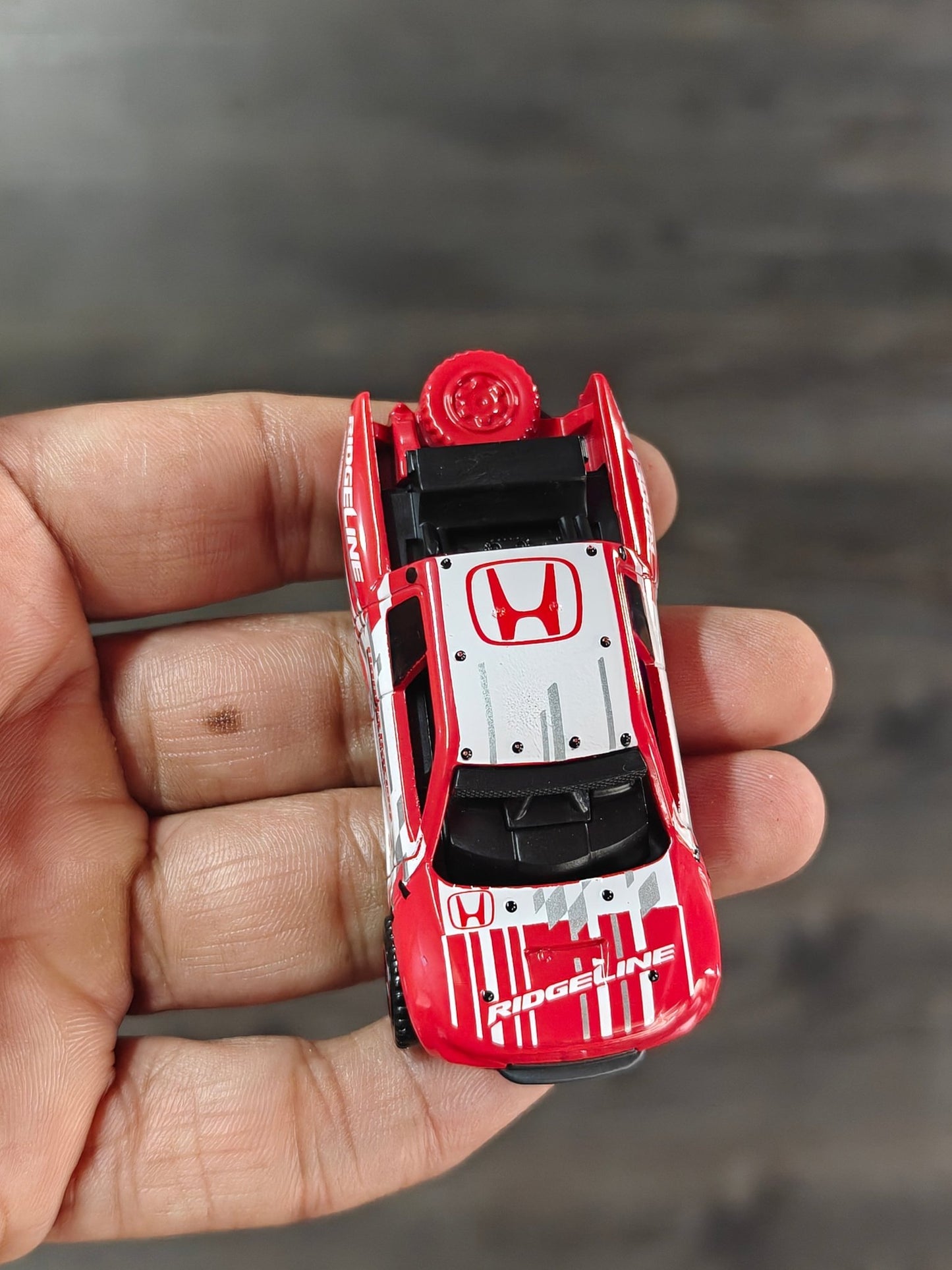 Matchbox 2015 Honda Ridgeline - Red (Uncarded - New) - Kinder Logs