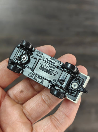 Matchbox 2017 Toyota Land Cruiser 78 - Cream (Uncarded - New) - Kinder Logs