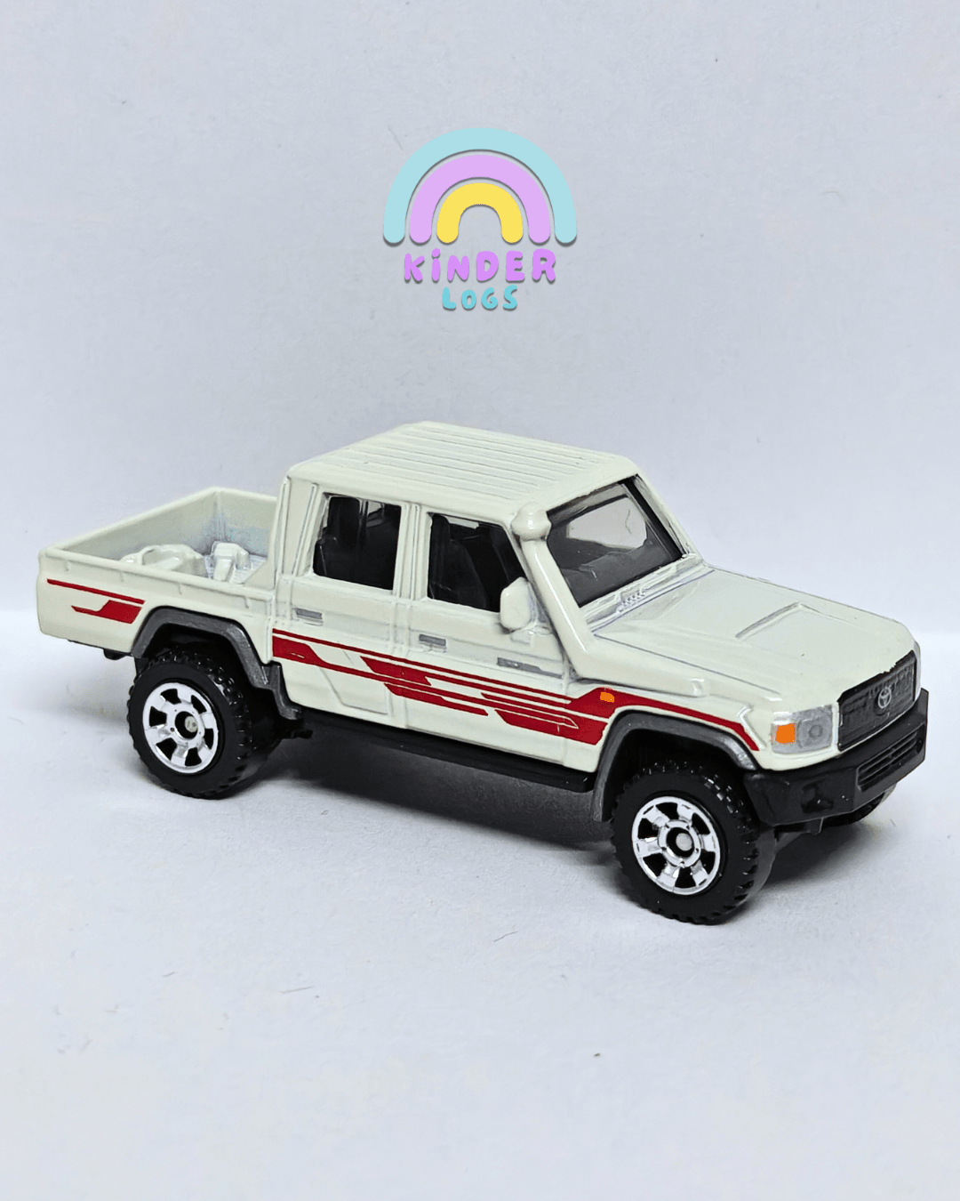 Matchbox 2017 Toyota Land Cruiser 78 - Cream (Uncarded - New) - Kinder Logs