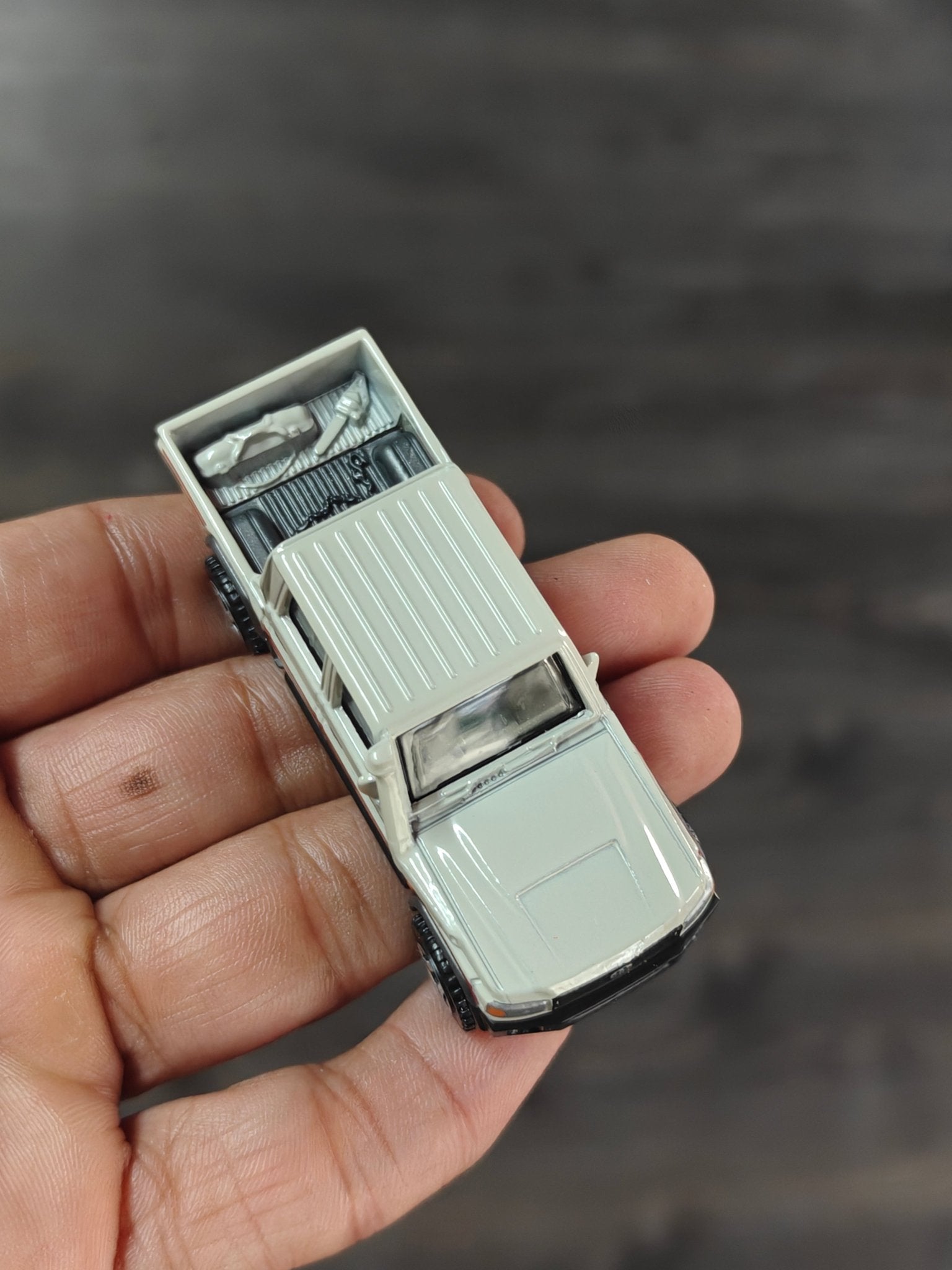 Matchbox 2017 Toyota Land Cruiser 78 - Cream (Uncarded - New) - Kinder Logs