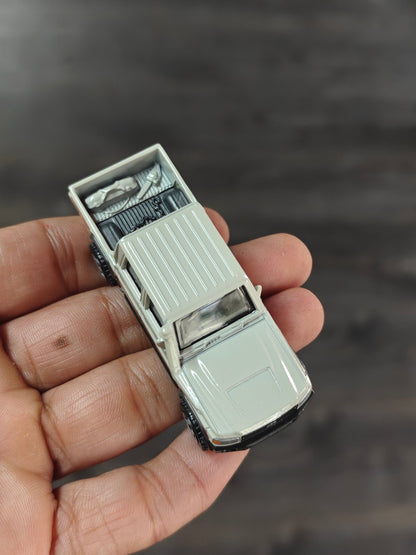 Matchbox 2017 Toyota Land Cruiser 78 - Cream (Uncarded - New) - Kinder Logs