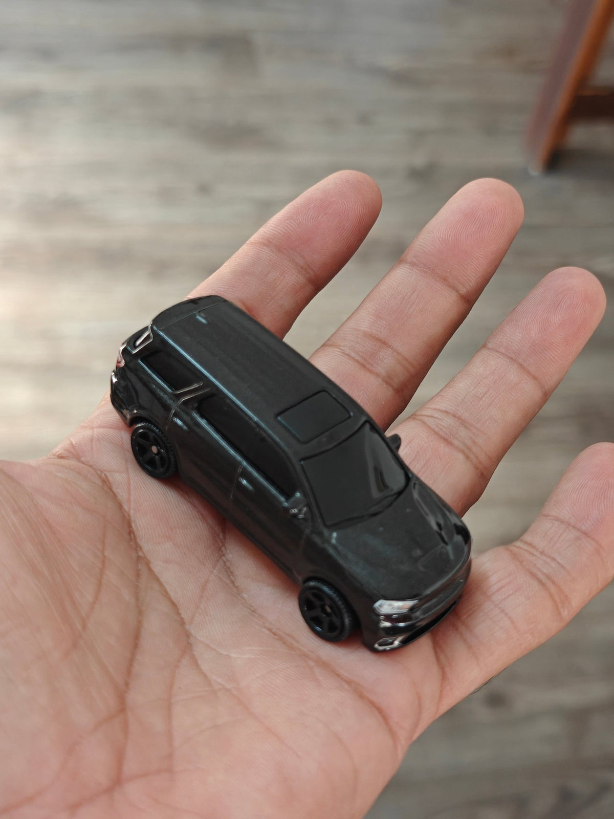 Matchbox 2018 Dodge Durango - Black (Uncarded - New) - Kinder Logs