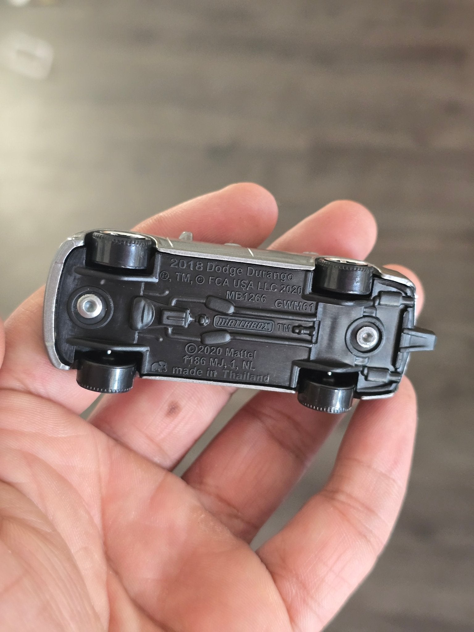 Matchbox 2018 Dodge Durango - Grey (Uncarded - New) - Kinder Logs