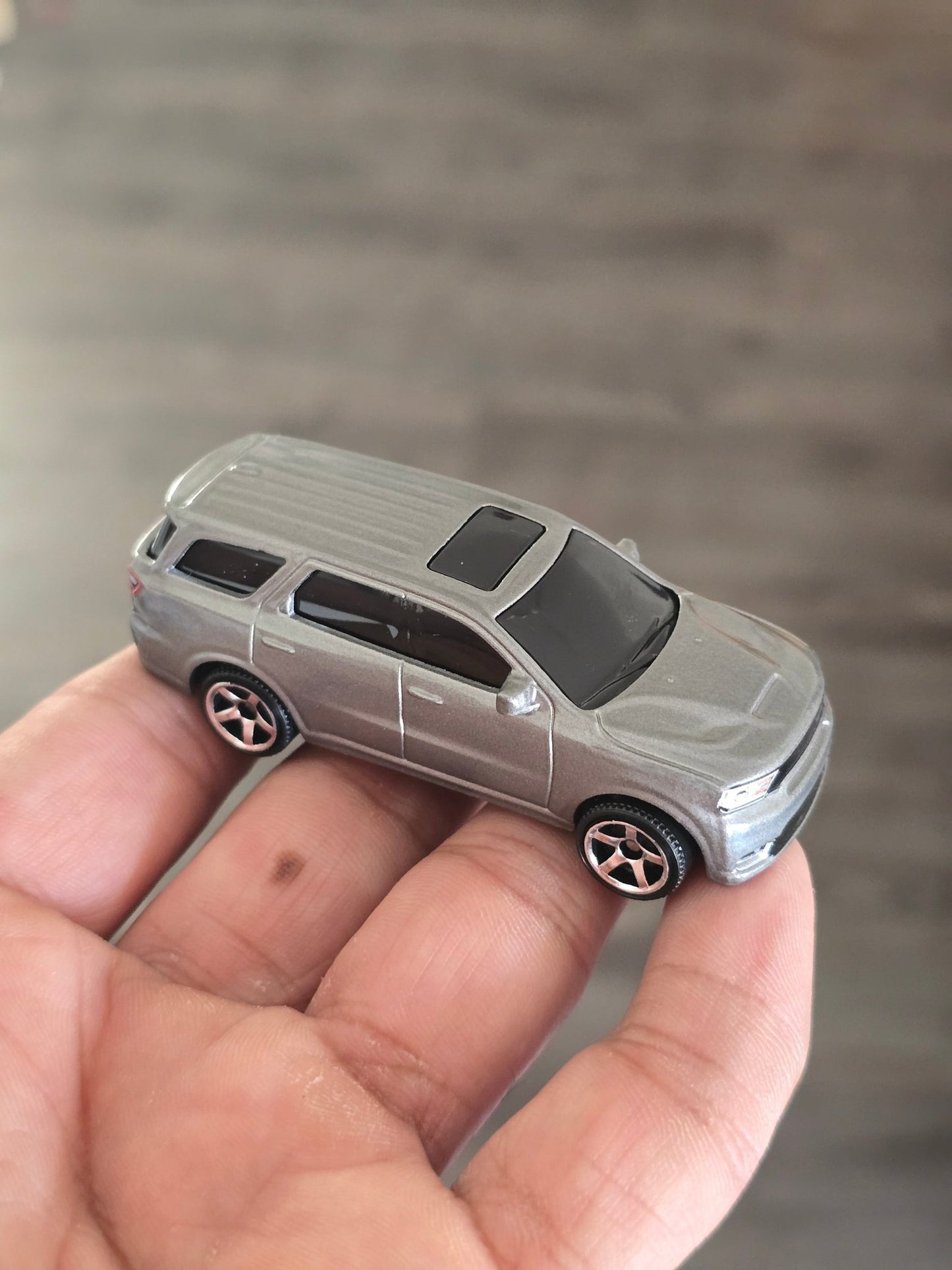 Matchbox 2018 Dodge Durango - Grey (Uncarded - New) - Kinder Logs