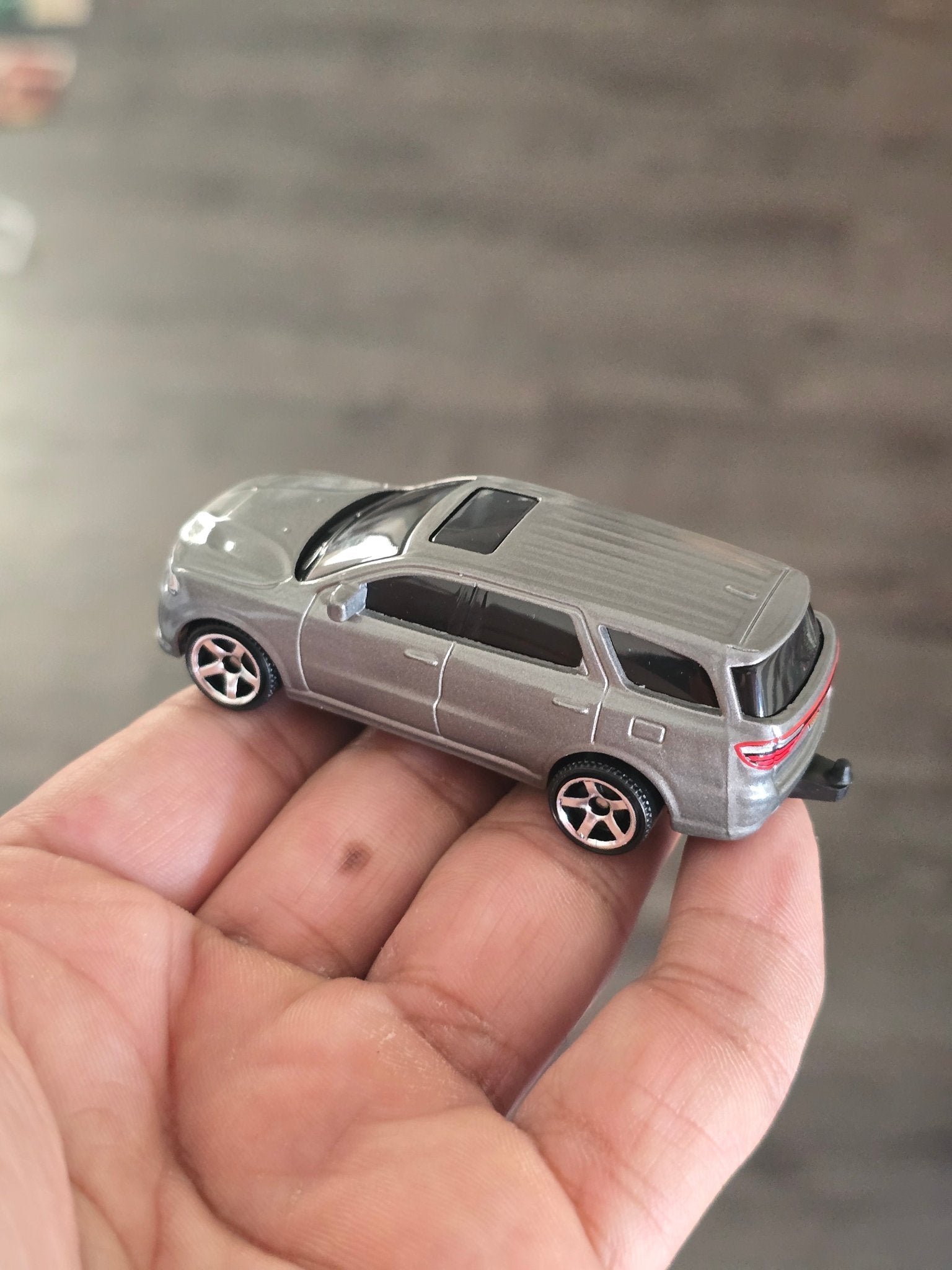 Matchbox 2018 Dodge Durango - Grey (Uncarded - New) - Kinder Logs